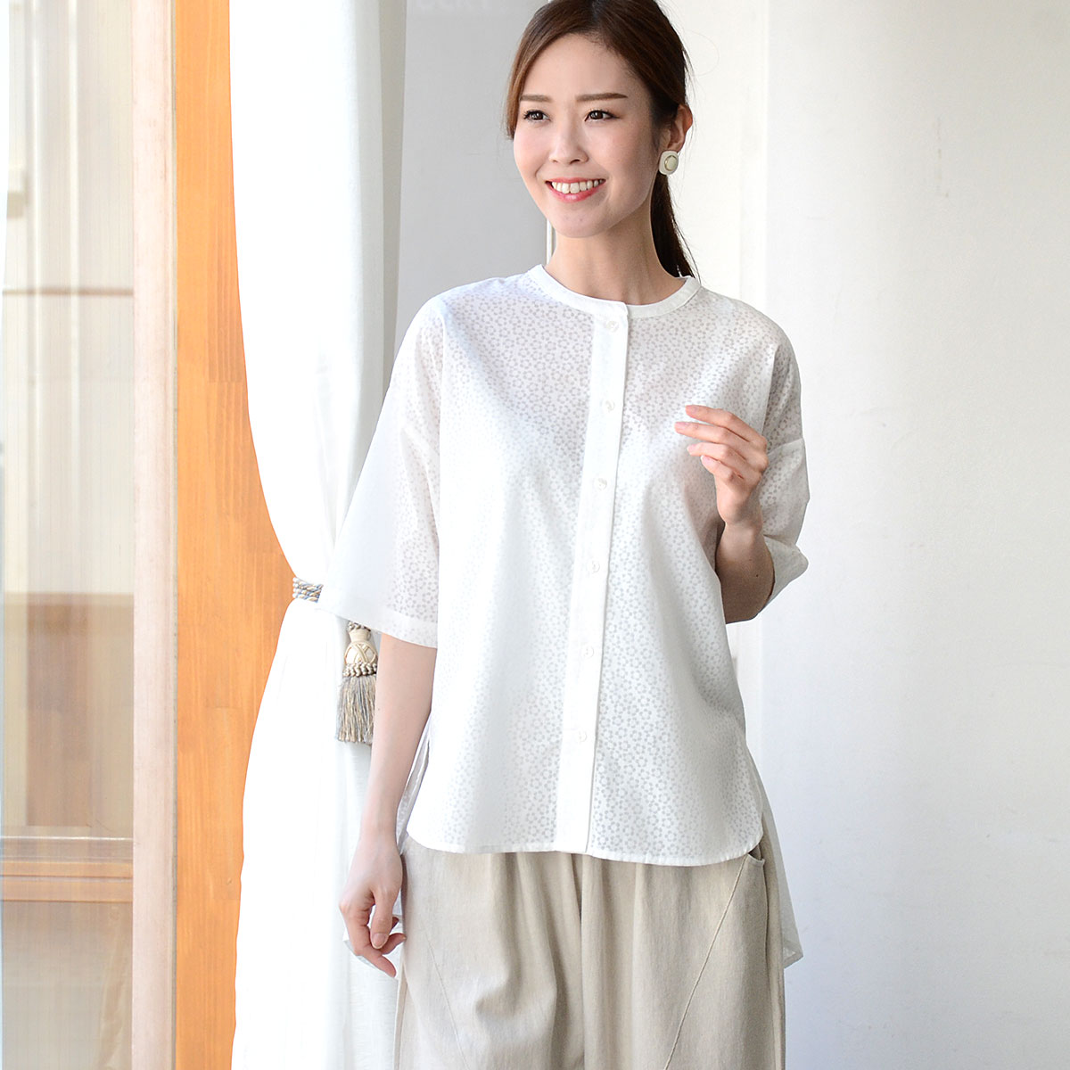 22年5月新作 オパール小花柄バンド衿５分袖ブラウス Dc Smasell スマセル 公式通販 サスティナブルアウトレットモール スマセル